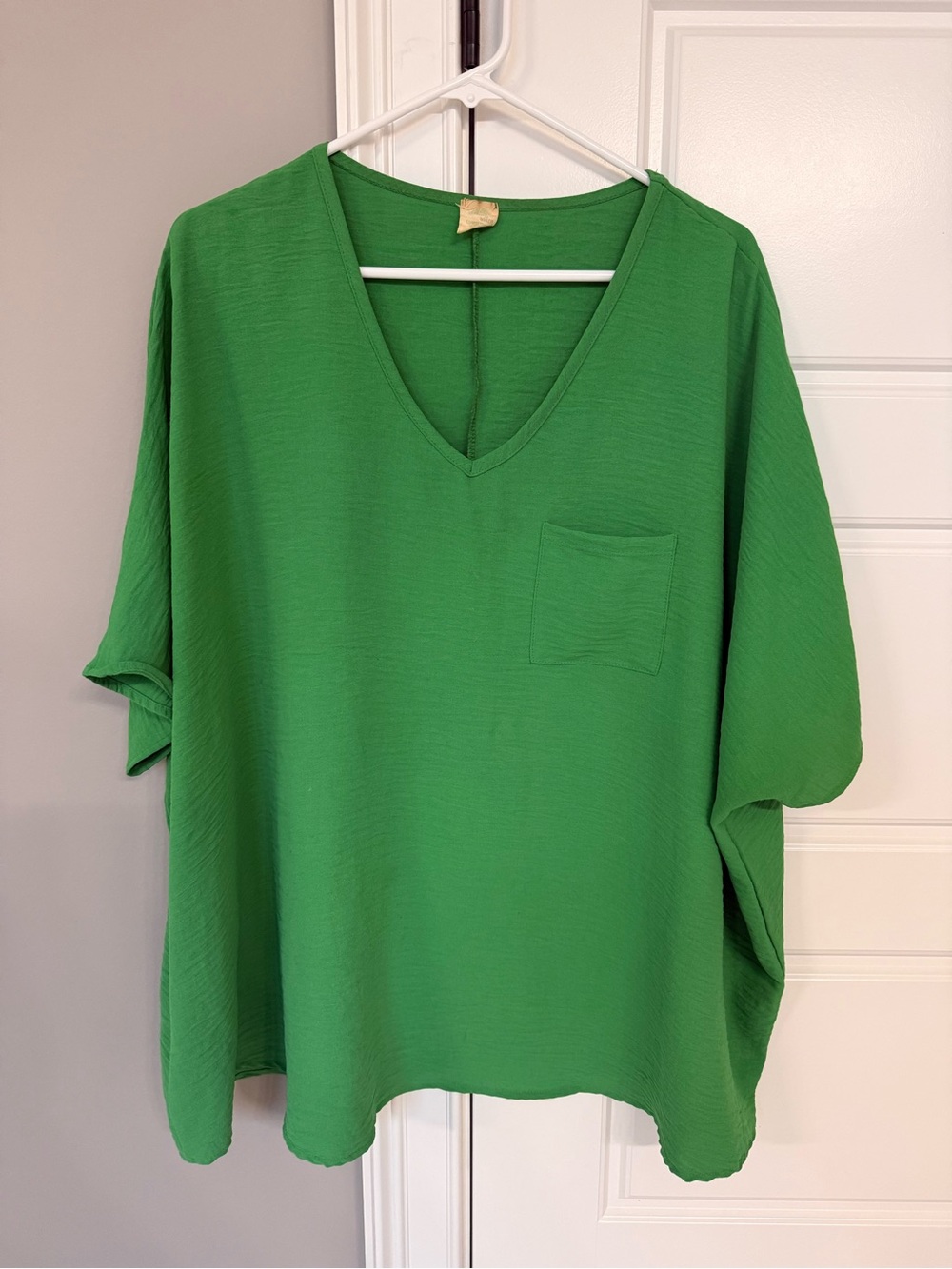Relaxed V-Neck Pocket Blouse - Emerald Green